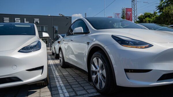 TESLA Y pro e-Finance